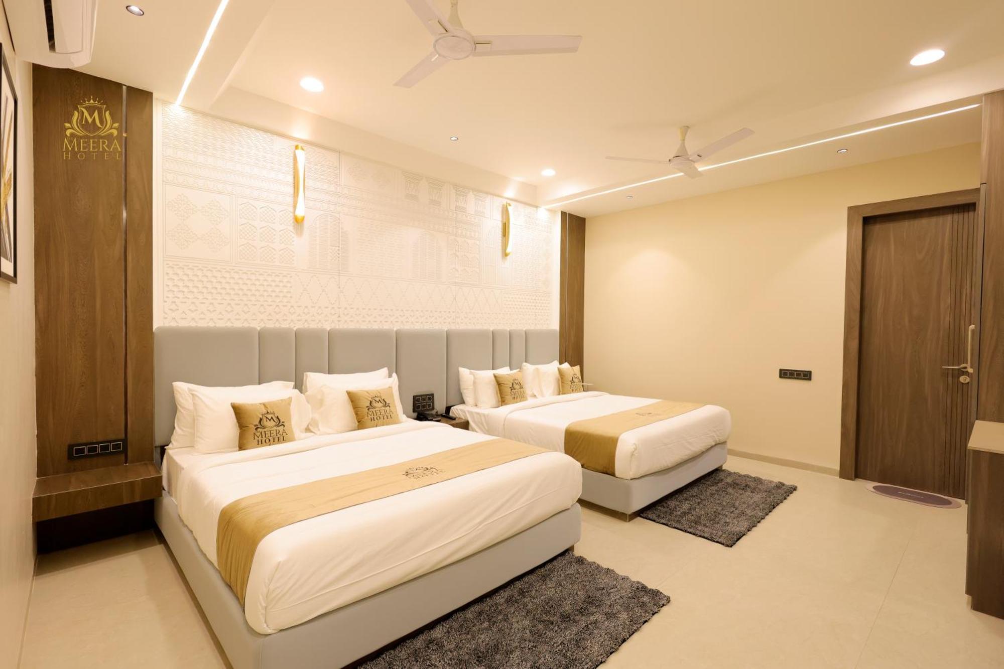 The Meera Hotel Ujjain Exterior photo