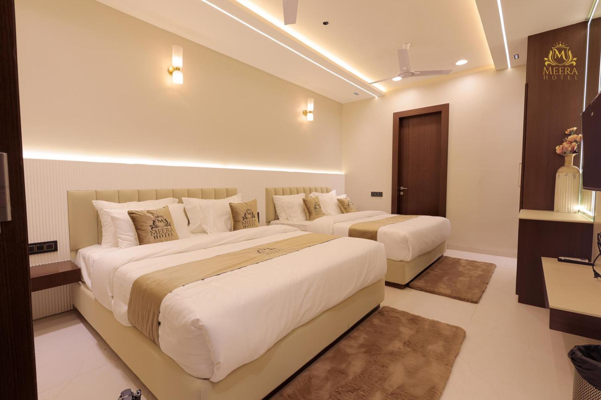 The Meera Hotel Ujjain Exterior photo