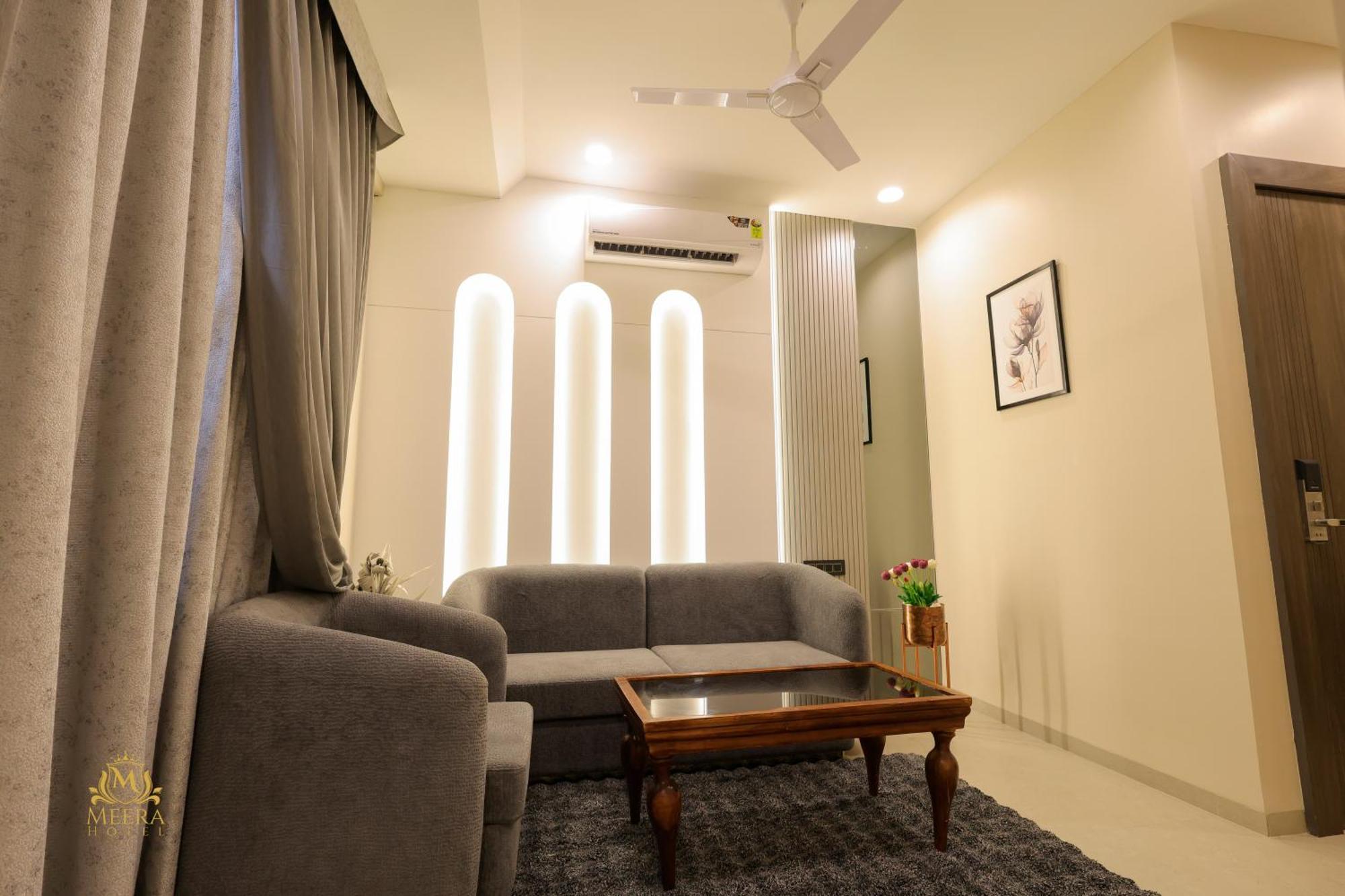 The Meera Hotel Ujjain Exterior photo