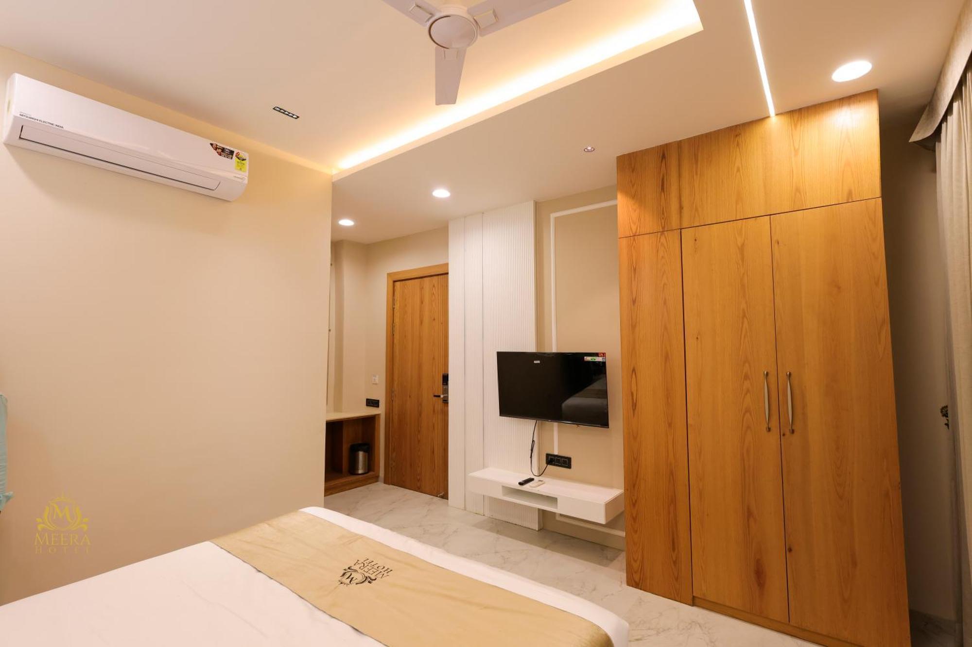 The Meera Hotel Ujjain Exterior photo